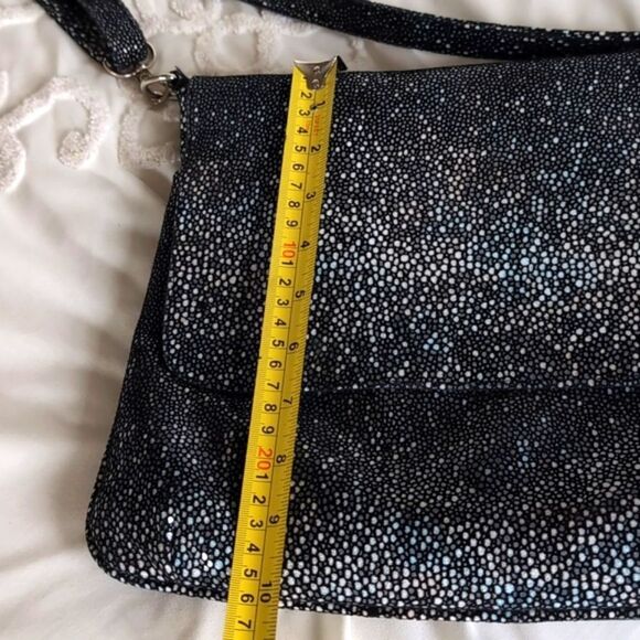 Cofi Leather Metallic Stingray Pattern Embossed Leather  Stunning Crossbody NWOT - Picture 15 of 17